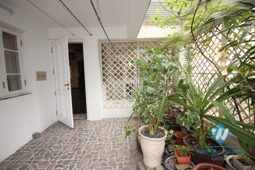 Beautiful house for rent in Hai Ba Trung district, closed Vincom Ba Trieu 